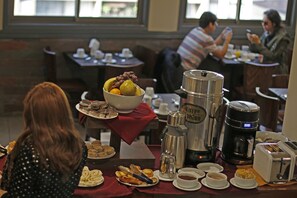 Breakfast buffet - Principado Lastarria Hotel (Santiago)