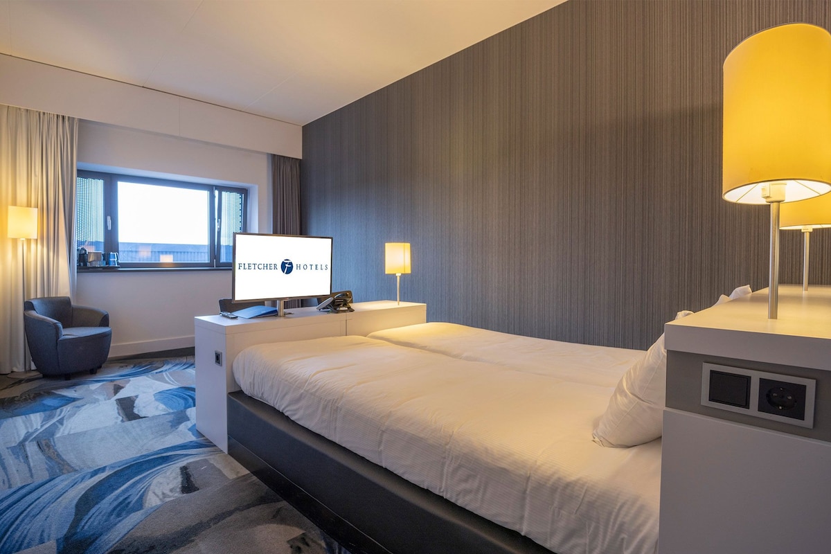 Luxury Double Room | Desk