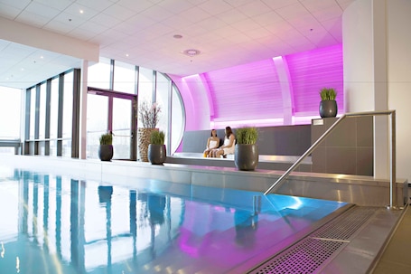 Indoor pool. Fletcher Wellness - Hotel Sittard