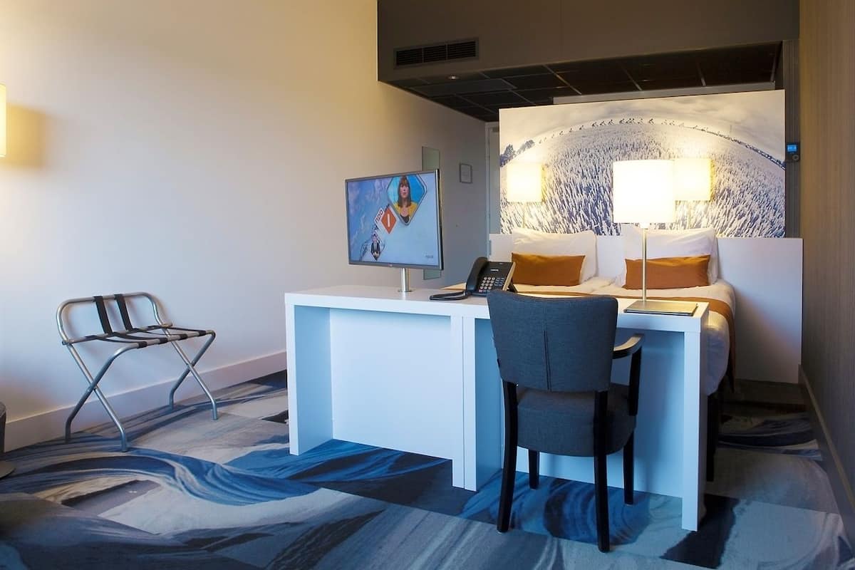 Luxury Double Room | Desk
