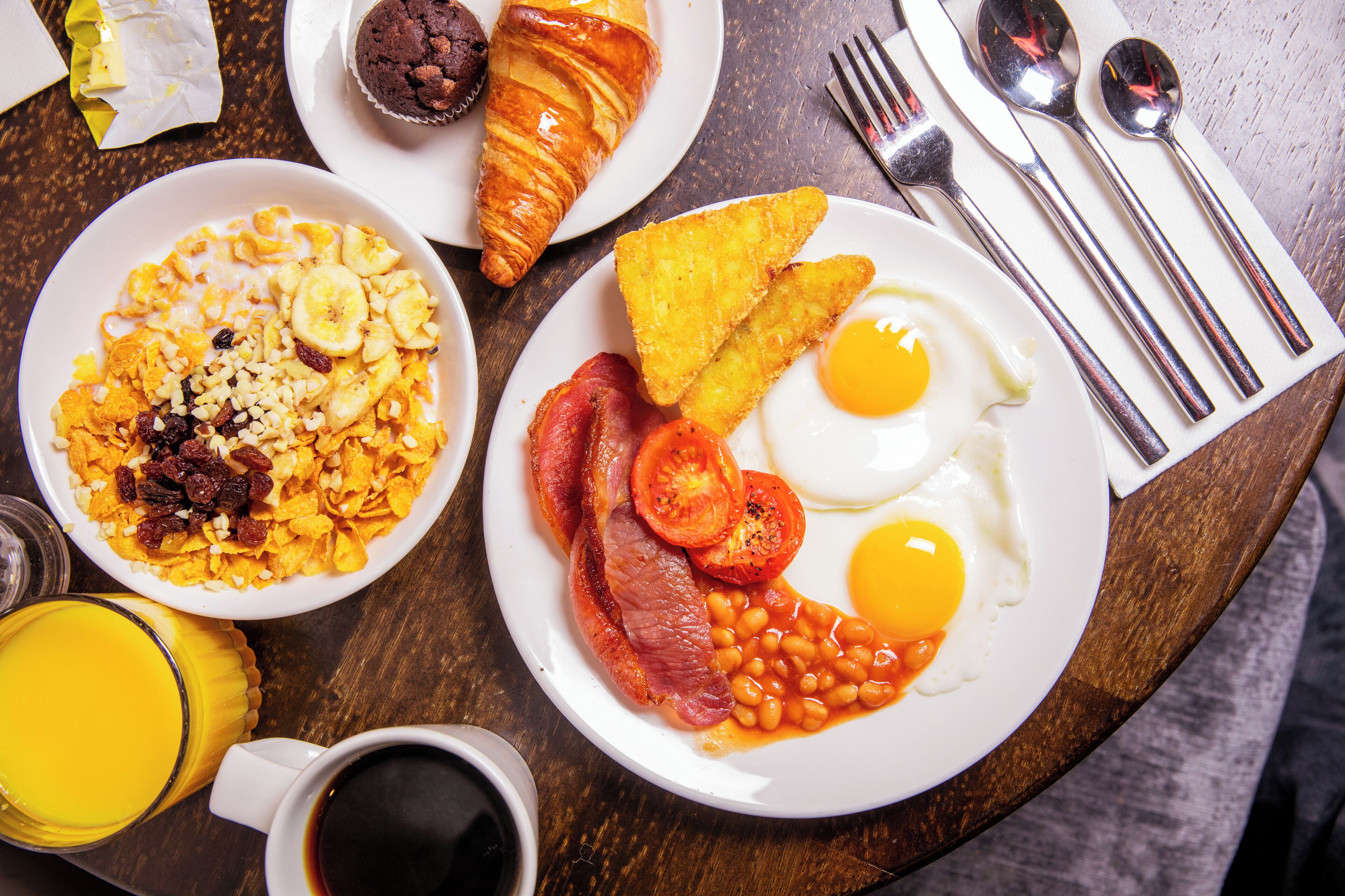 Daily continental breakfast (GBP 20 per person)