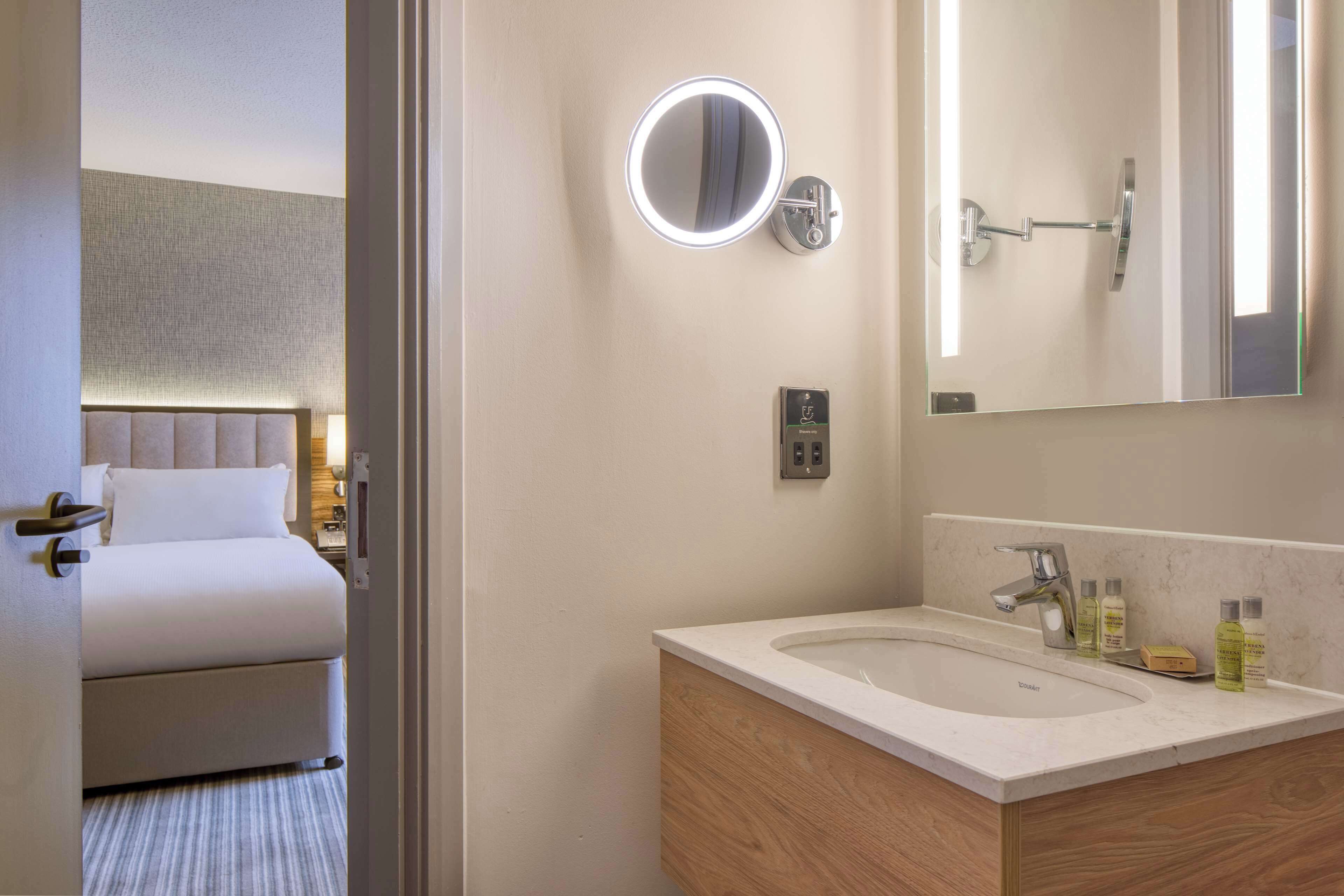 junior suite, 1 king bed | bathroom | combined shower/bathtub, eco-friendly toiletries, hair dryer, towels