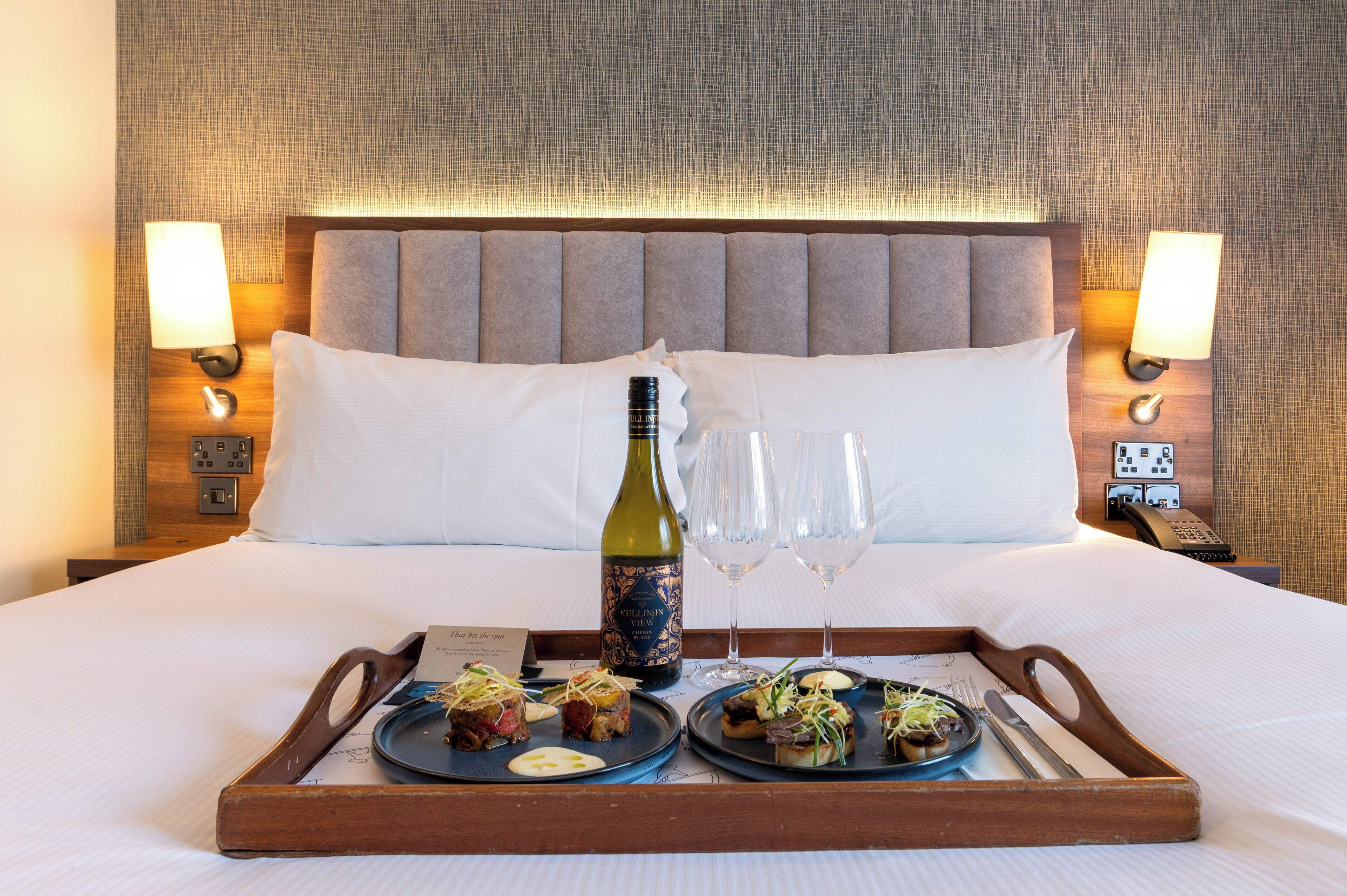 Khu vực ăn uống tại phòng