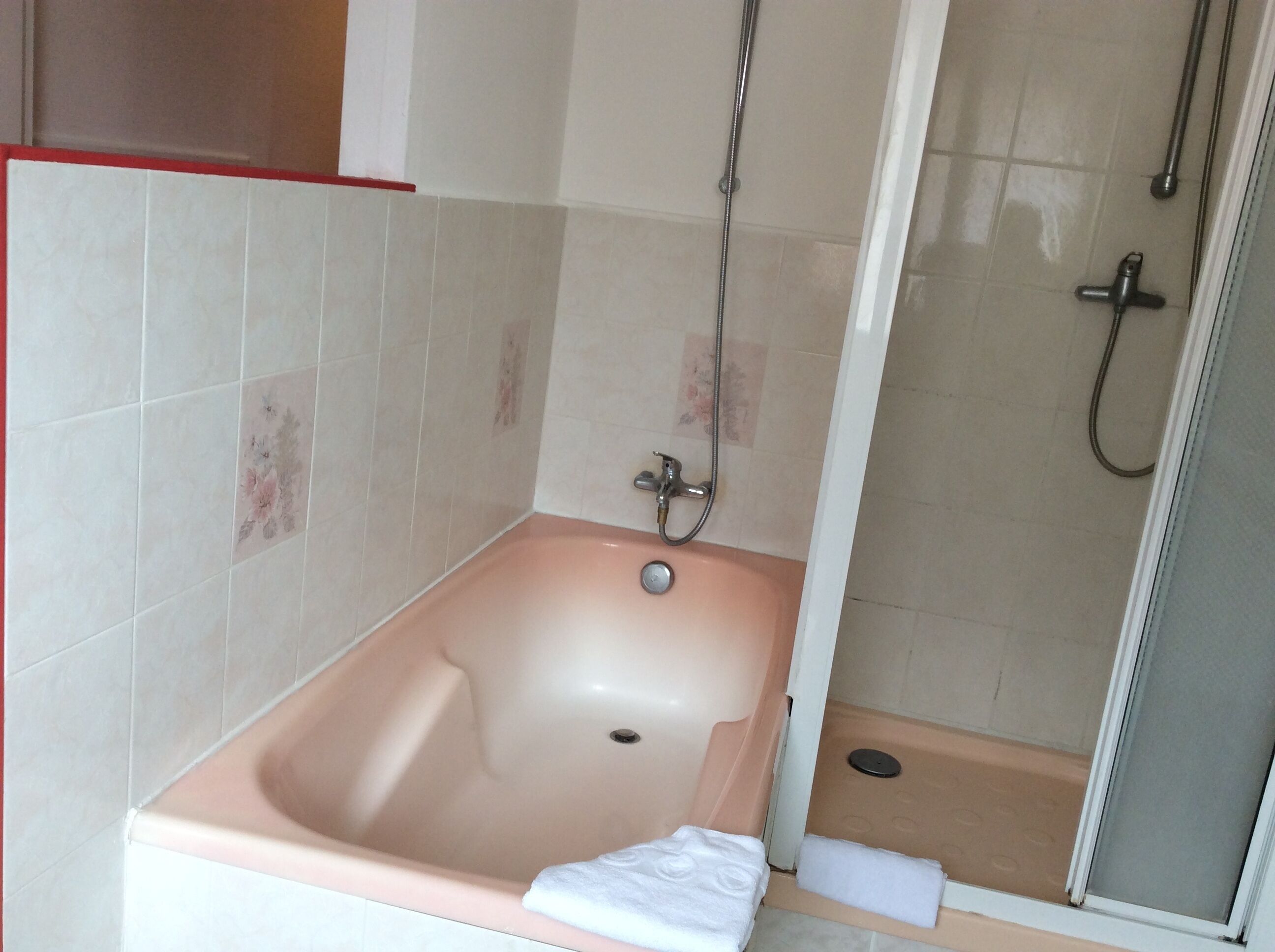 family room (for 5 persons) | bathroom | shower, hair dryer, bidet, towels