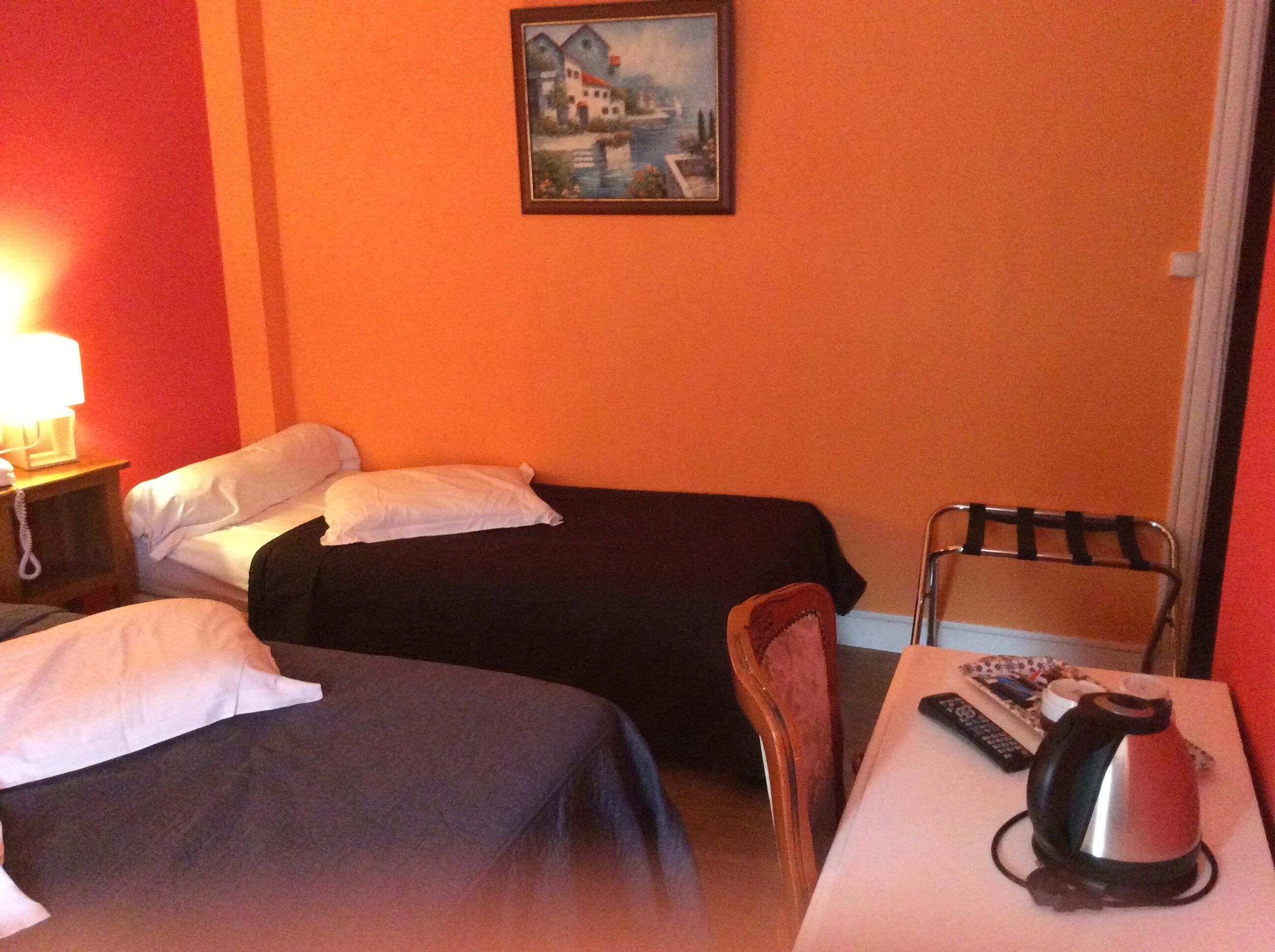 triple room | premium bedding, desk, free cots/infant beds, rollaway beds