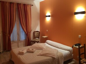 Superior Double Room | Premium bedding, desk, free cribs/infant beds, rollaway beds - Hotel du Cygne (Beauvais)
