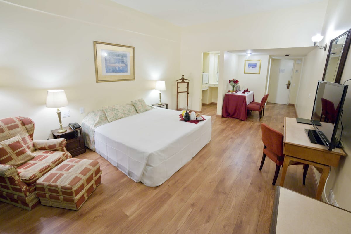Minibar, in-room safe, blackout curtains, free WiFi