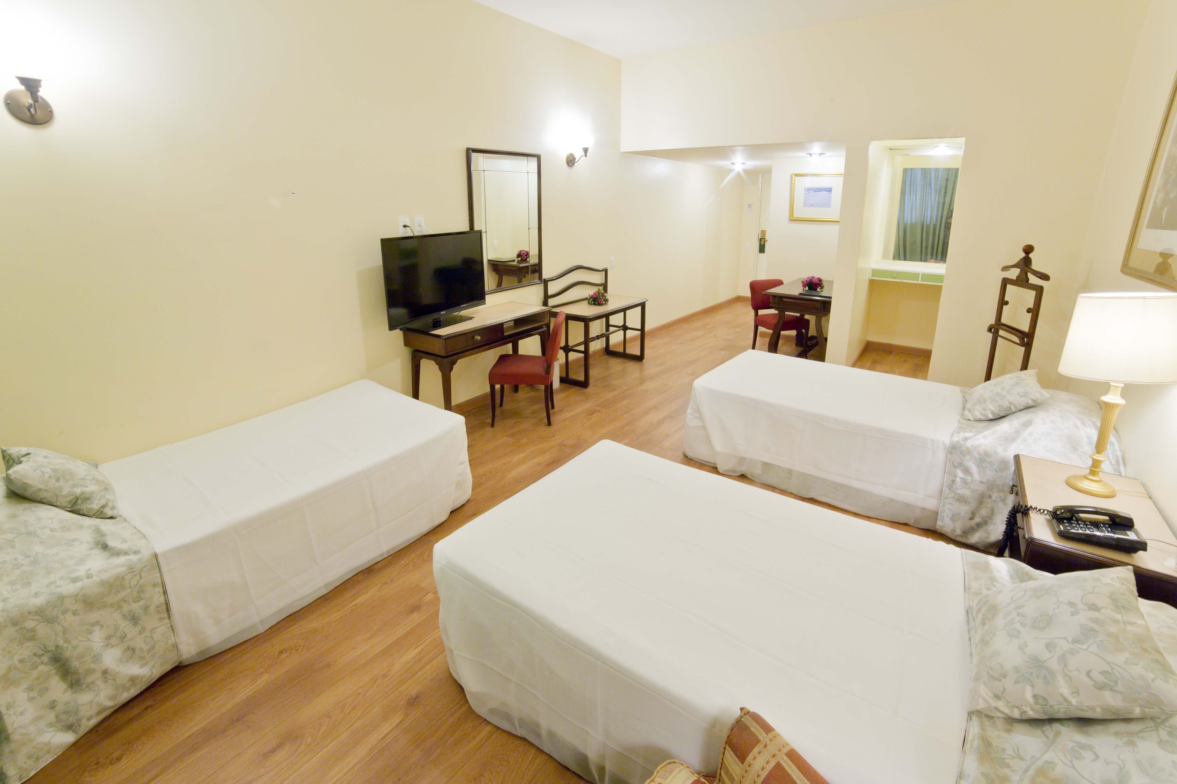 Minibar, caja de seguridad en la habitación y cortinas blackout 