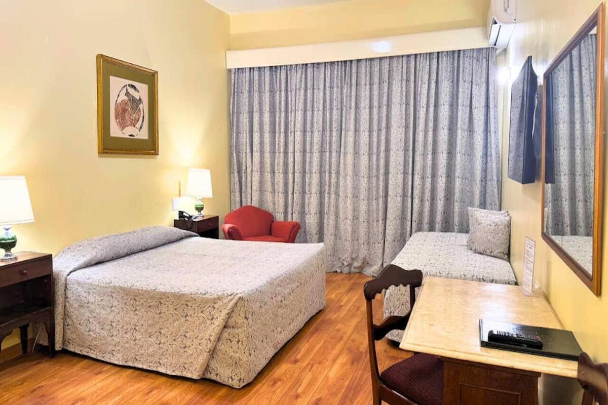 Minibar, caja fuerte, cortinas opacas y wifi gratis