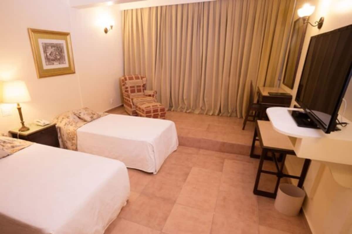 Minibar, caja de seguridad en la habitación y cortinas blackout