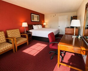 Room, 1 King Bed, Jetted Tub | Bathroom | Combined shower/tub, free toiletries, hair dryer, towels