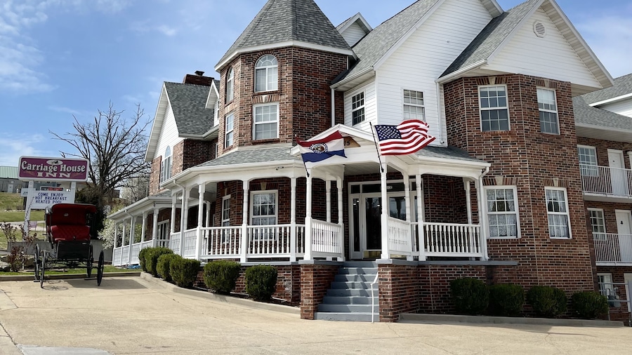 Carriage House Inn