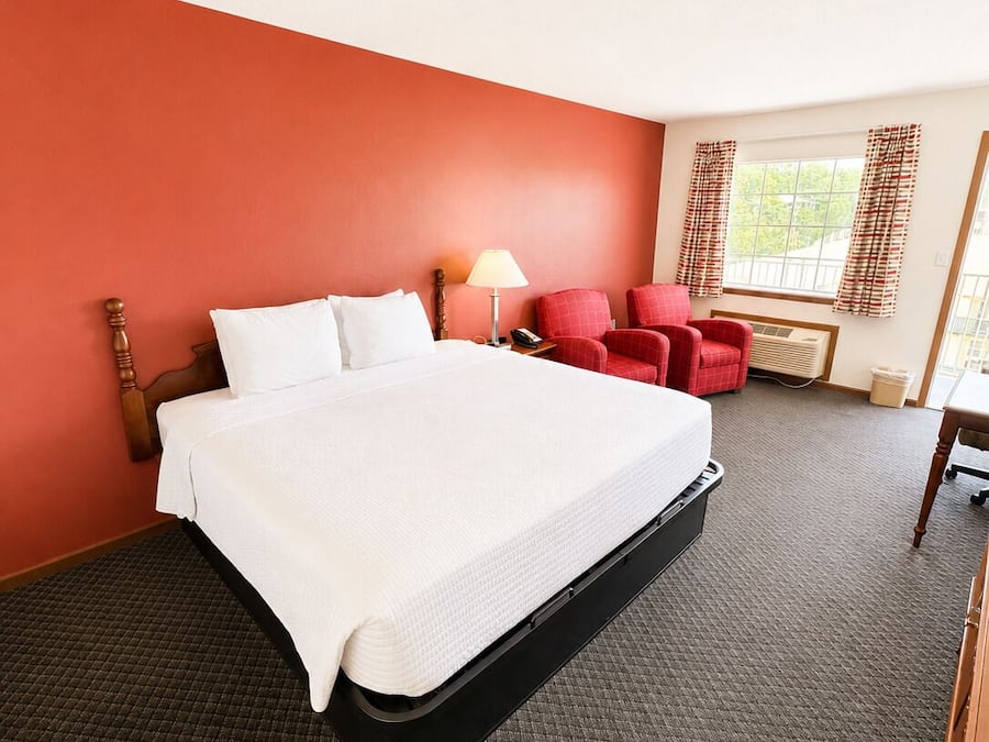 Room, 1 King Bed (Third Floor) | Premium bedding, desk, blackout drapes, iron/ironing board