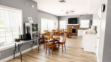 Free daily continental breakfast