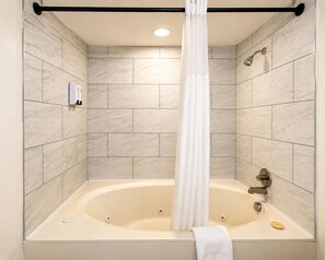 Room, 1 King Bed, Jetted Tub | Bathroom | Combined shower/tub, free toiletries, hair dryer, towels - Carriage House Inn (Branson)