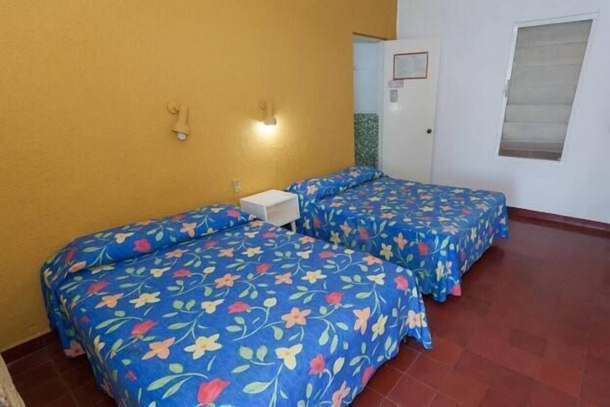 WiFi (free), bed sheets