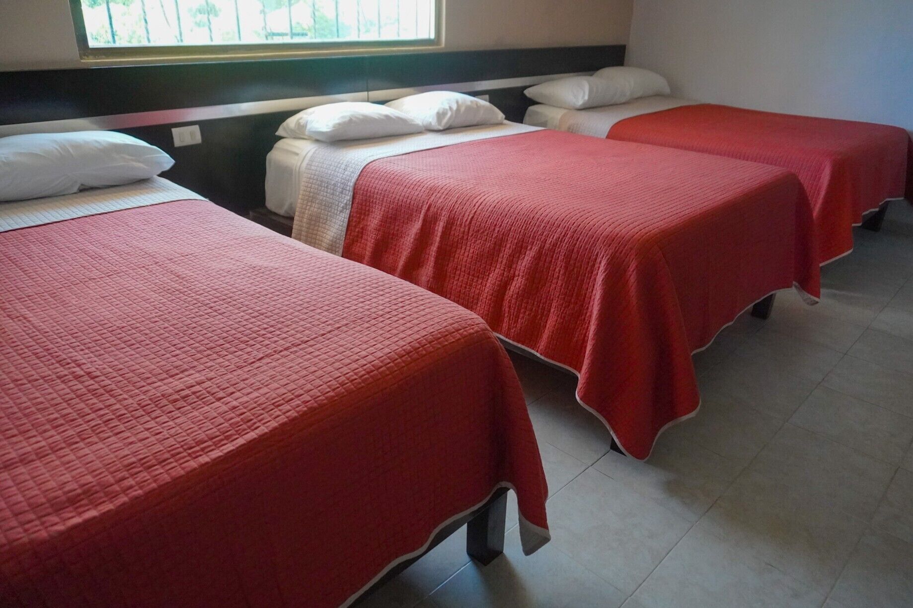 TRIPLE | Desk, laptop workspace, iron/ironing board, free WiFi