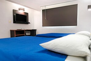 Desk, laptop workspace, iron/ironing board, free WiFi - Hotel Colonial Cancun (Cancun)