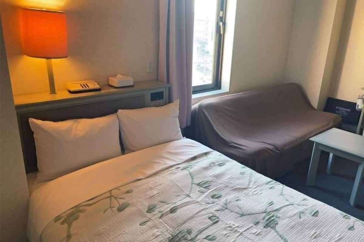 Zimmersafe, Schreibtisch, kostenloses WLAN, Bettwäsche