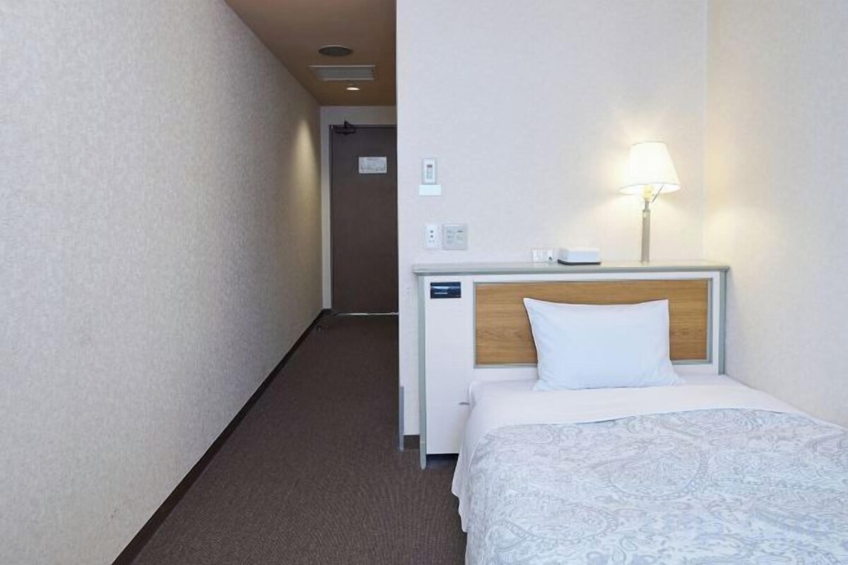 In-room safe, desk, WiFi (free), bed sheets