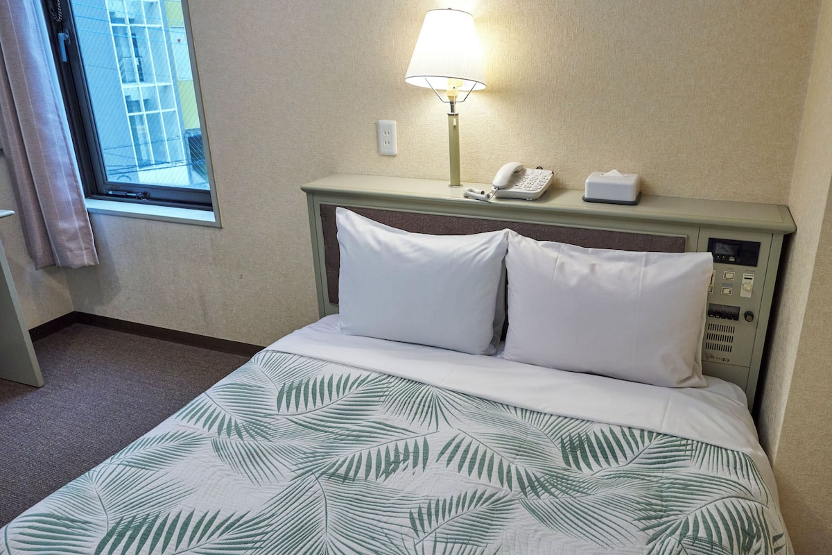Standard Double Room, Non Smoking | In-room safe, desk, free WiFi, bed sheets
