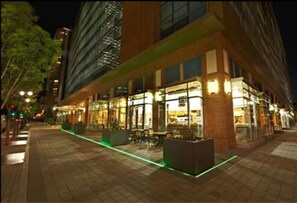 Fachada del alojamiento - Noche