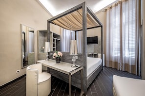 Premium bedding, minibar, in-room safe, individually furnished - Residenza le Fonticine (Florence)