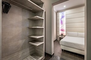 Superior Room (Font)