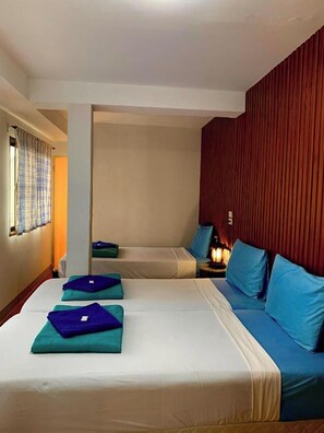 Standard Triple room with Air condition | セーフティボックス (室内)、デスク、WiFi (無料)、ベッドシーツ