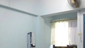 Caja de seguridad en la habitación, escritorio y wifi gratis