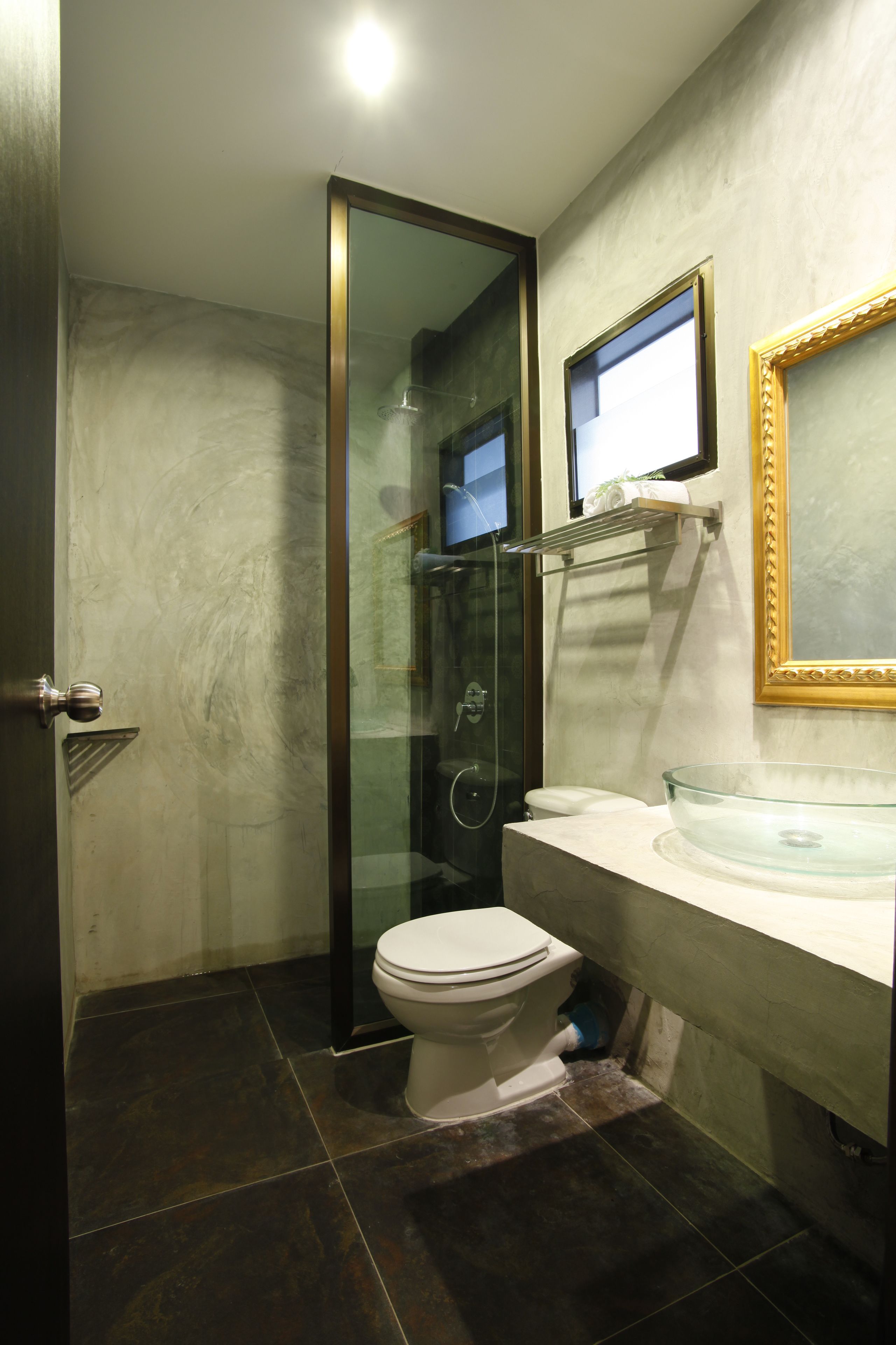 Superior Room, 1 Double Bed | Bathroom | Shower, free toiletries, hair dryer, towels