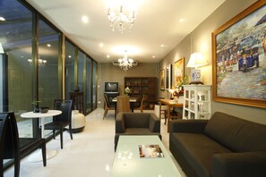 Coin salon dans le hall