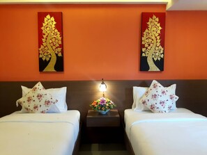 Phòng 2 giường đơn Tiêu chuẩn | Minibar, bàn, màn/rèm cản sáng, giường gấp/giường phụ (phụ phí) 