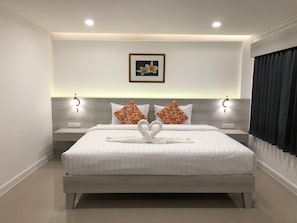 Minibar, desk, blackout drapes, rollaway beds - Vista Hotel (Chiang Mai)