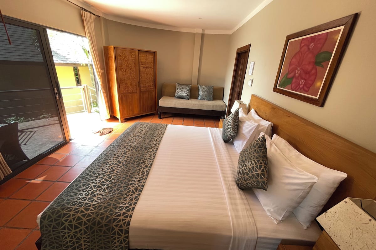 superior bungalow, 1 king bed, garden view | 1 bedroom, free minibar items, in-room safe, free wifi