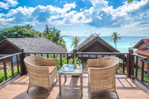 Superior Bungalow, 1 King Bed, Non Smoking, Partial Sea View | Balcony