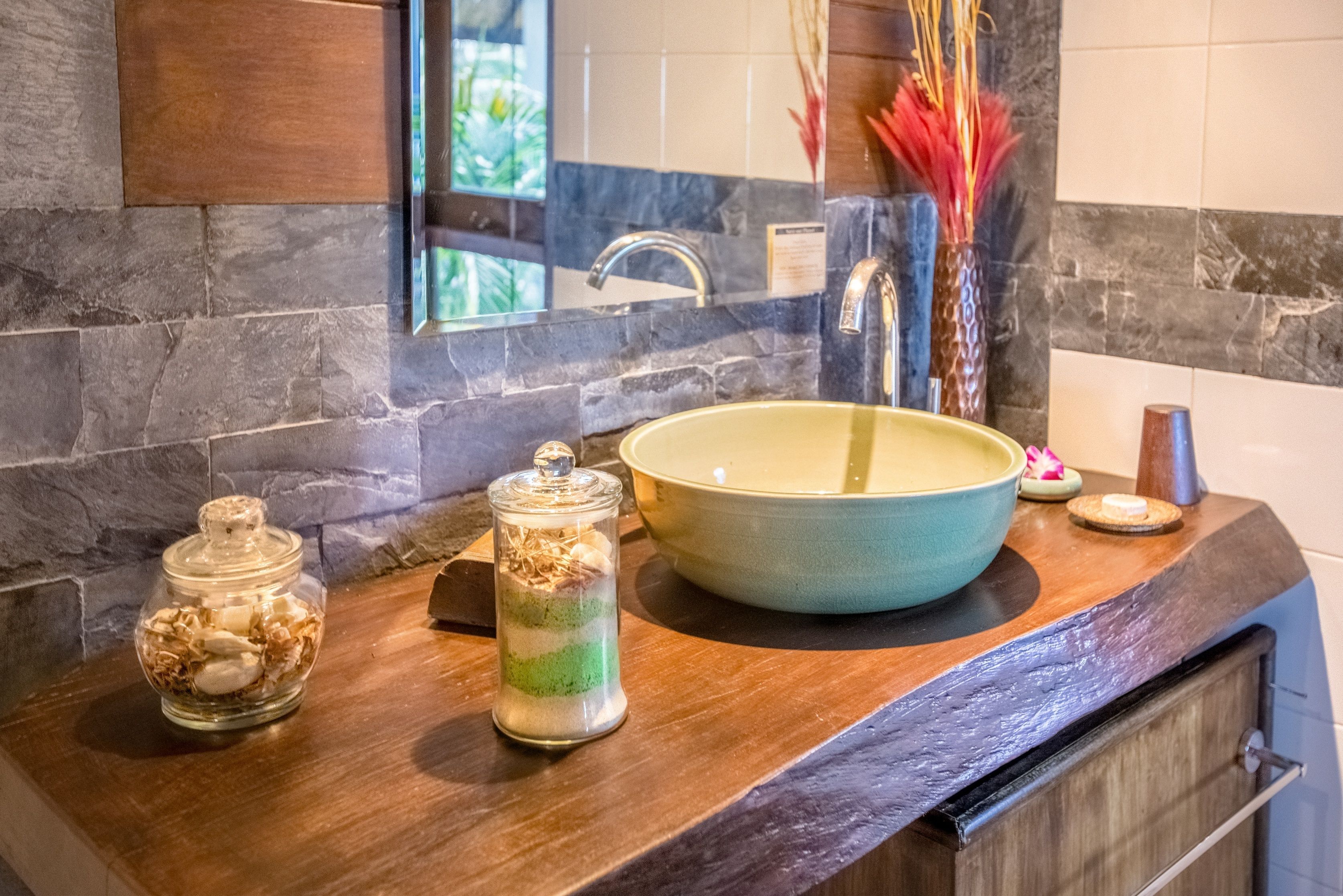 deluxe bungalow, 1 king bed, sea view | bathroom | shower, free toiletries, hair dryer, towels