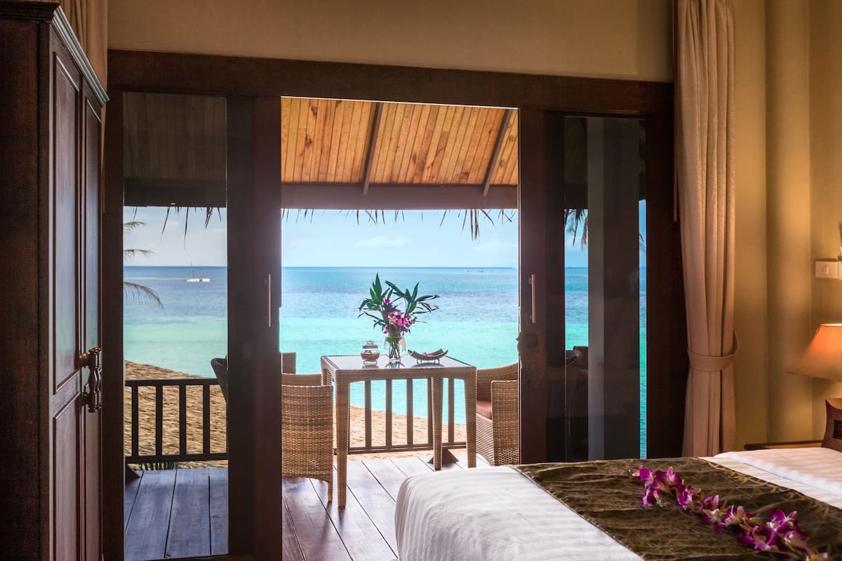 deluxe bungalow, 1 king bed, sea view | view from room