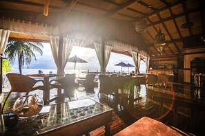 Breakfast, lunch, dinner served; international cuisine, beach views  - Beyond The Blue Horizon Villa Resort (Ko Pha-ngan)