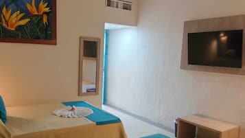 奢华双人房, 2 张大床, 阳台 | 防过敏的被褥、客房内保险箱、办公桌、笔记本电脑工作区