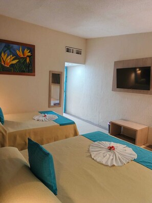 Luxury Double Room, 2 Queen Beds, Balcony | Hypo-allergenic bedding, in-room safe, desk, laptop workspace - Hotel Plaza Palenque (Palenque)