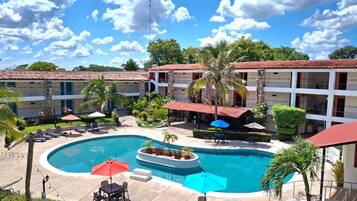 Outdoor pool, open 10:00 AM to 10:00 PM, sun loungers