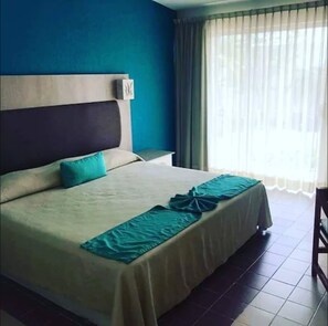 Habitación estándar, 1 cama King size | Ropa de cama hipoalergénica y caja de seguridad en la habitación 