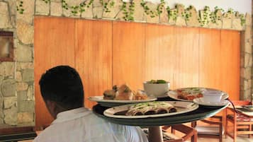 Comida y bebida