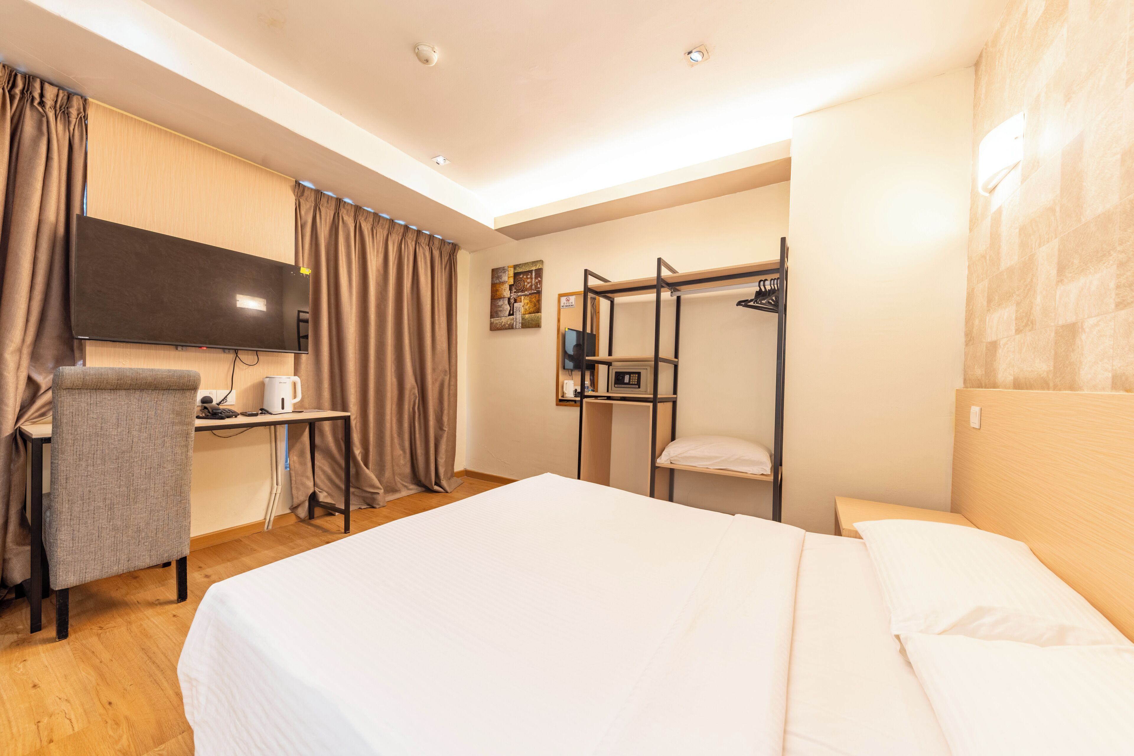 Superior Double Room | Down comforters, in-room safe, desk, soundproofing