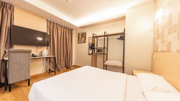 Superior Double Room | Down comforters, in-room safe, desk, soundproofing