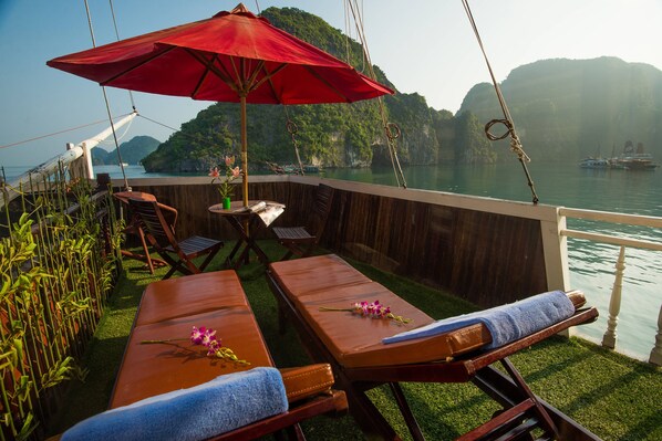 Terrace/patio - Gray Line Halong Cruise (Ha Long)