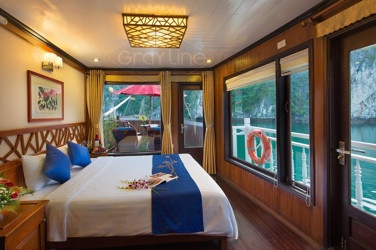 In-room safe, blackout drapes, free WiFi
