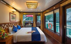 In-room safe, blackout drapes, free WiFi