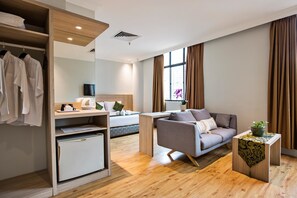 Suíte luxo | Escrivaninha, espaço de trabalho para notebook, cortinas blackout